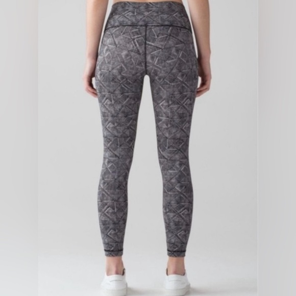 Lululemon Wonder Under High Rise Tight 25” inseam - Picture 2 of 7